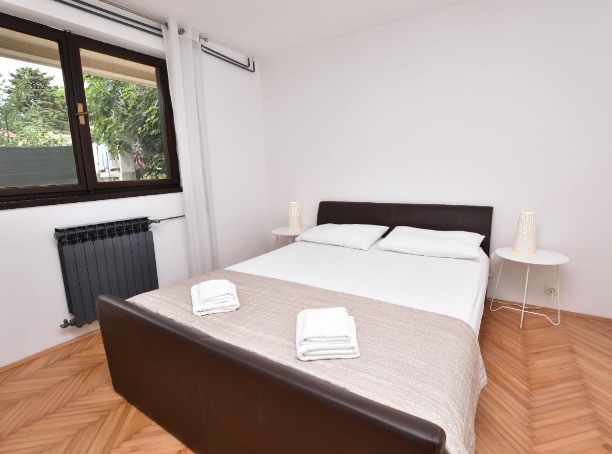 Apartment Ivan Примоштен Екстер'єр фото